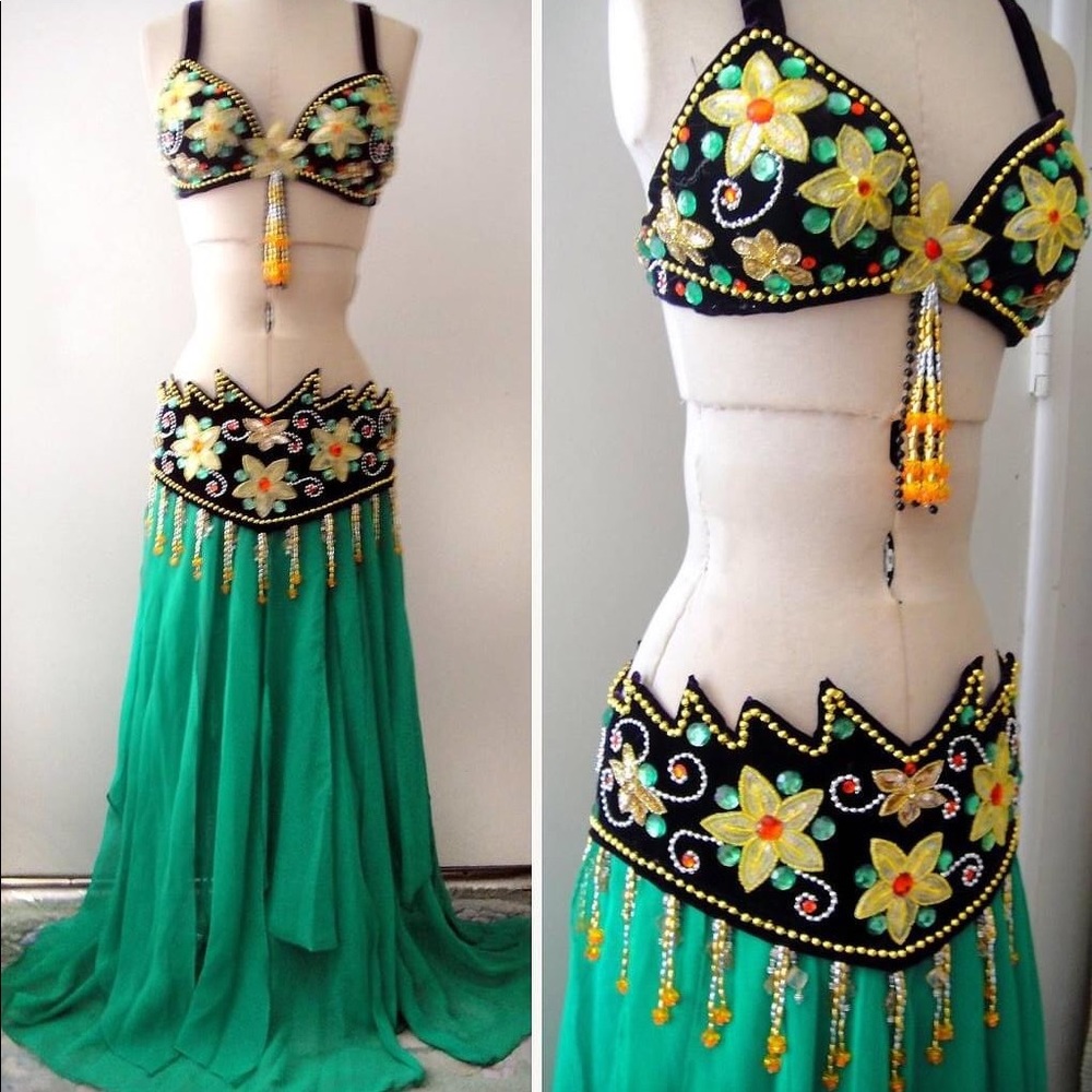Ameynra Belly Dance Costume. Green with Yellow Flowers. Handwork OOAK Size M New